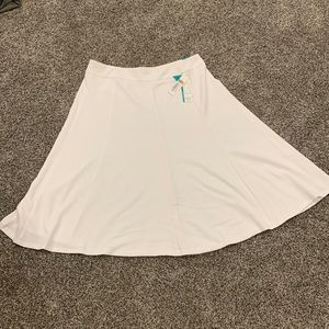 Womens white skirt size 16 NEW the PARK AVE fit